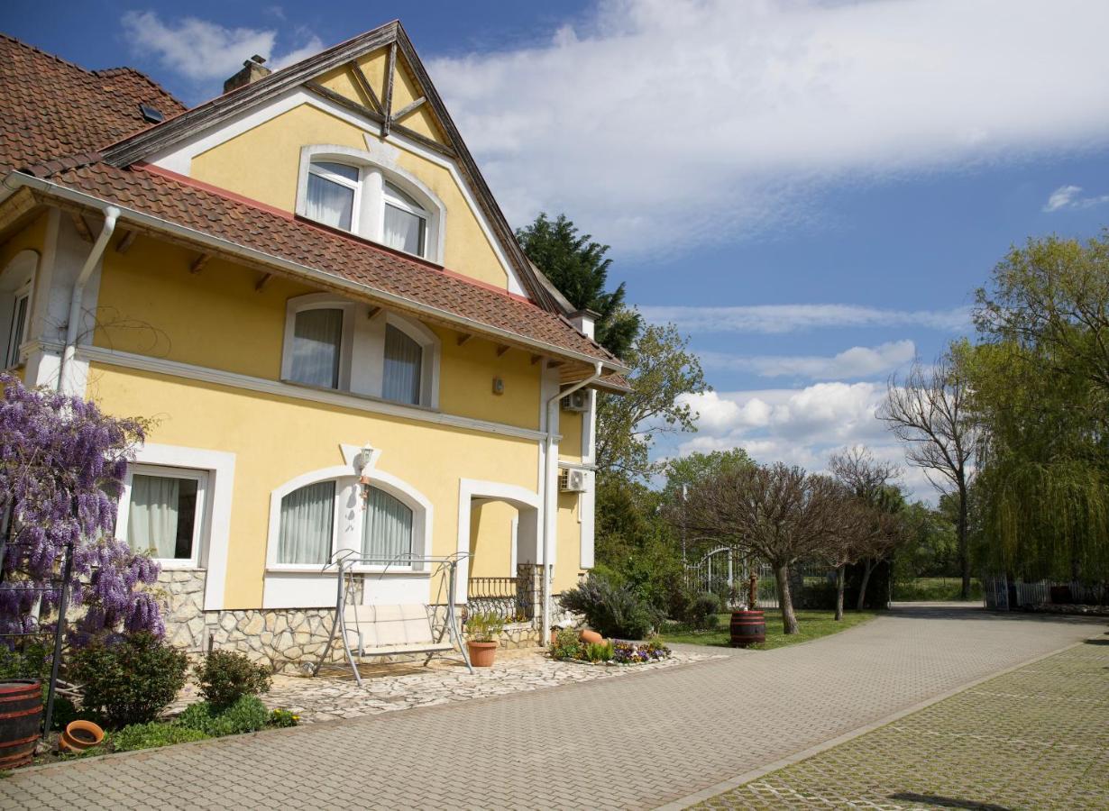 Bed and Breakfast Jade Panzio Balatonföldvár Exteriér fotografie